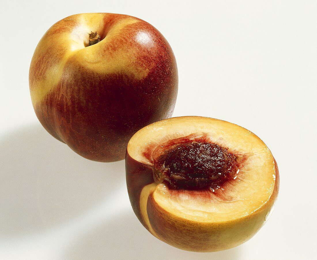 Whole and half nectarine, variety 'Tom Grano'