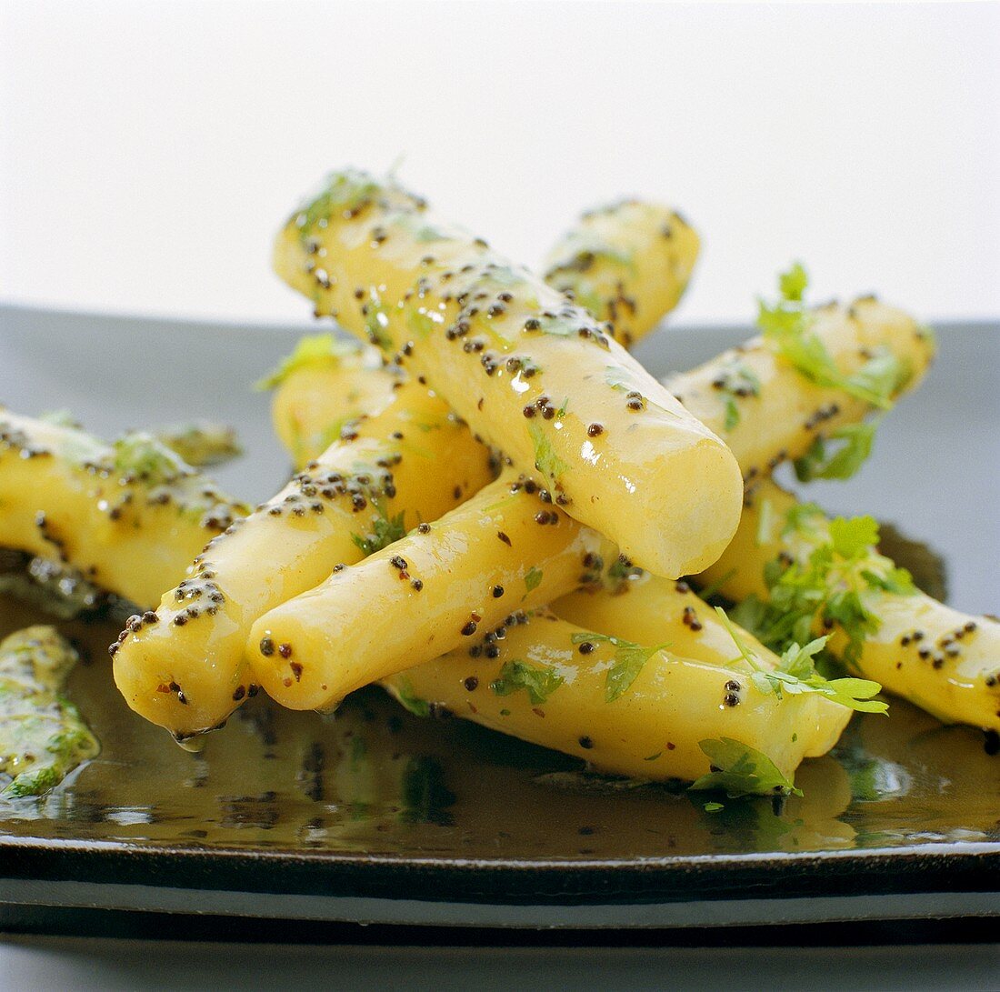 Weisser Spargel mit Senfsauce