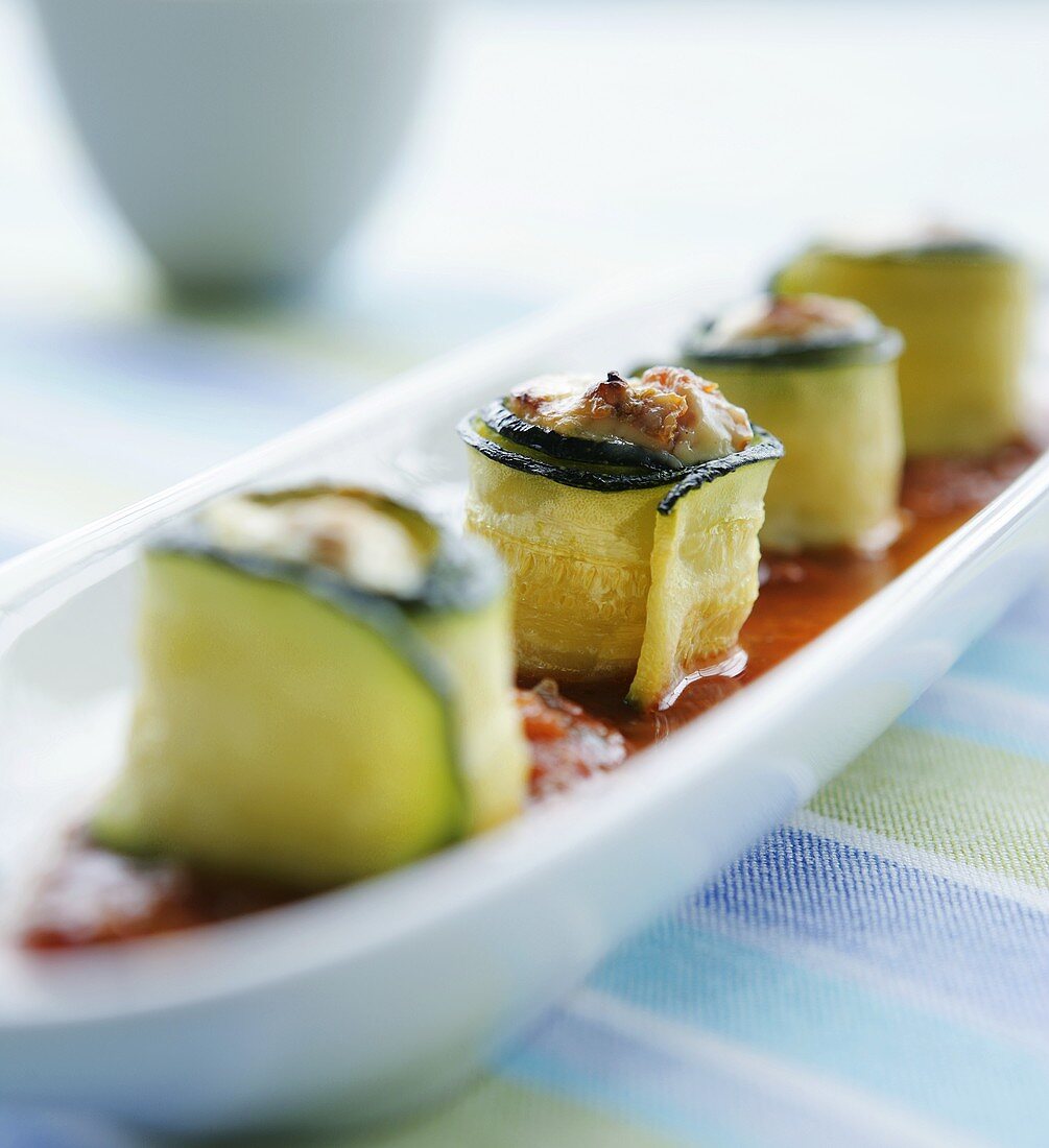 Filled courgette rolls