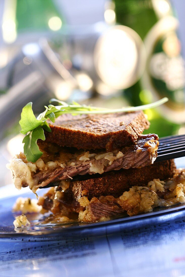 Vollkornbrot mit Rindfleisch