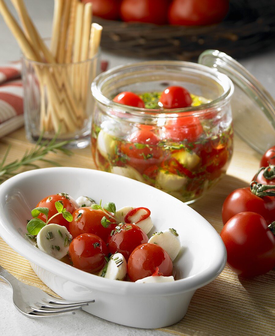 Cherry tomatoes with mozzarella