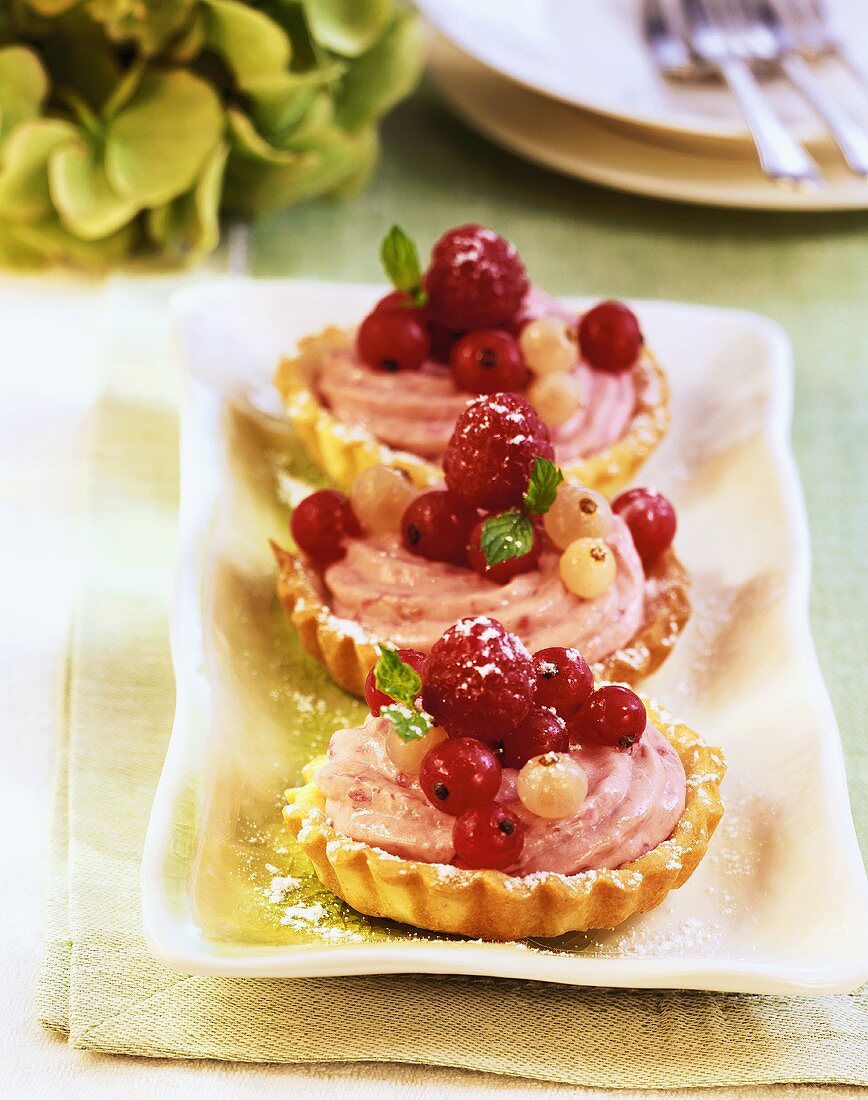 Berry tarts with shortcrust pastry
