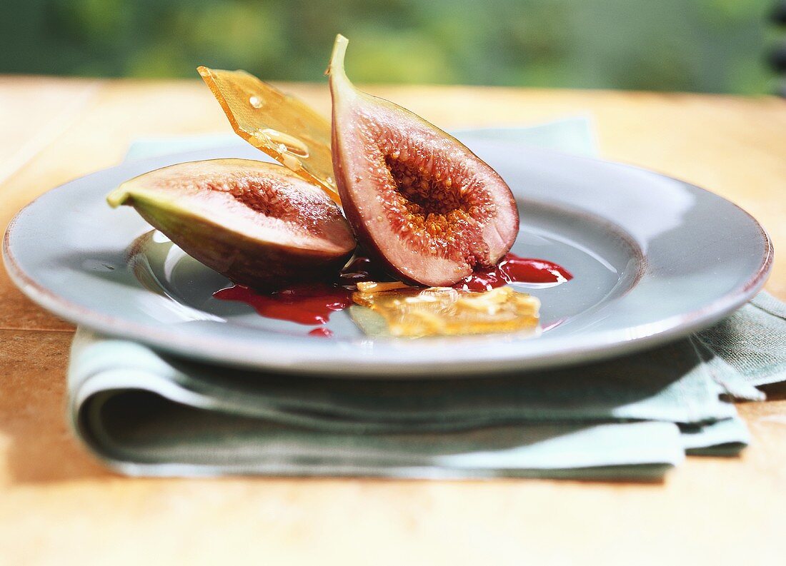 Fichi marinati (marinated figs with raspberry sauce, Italy)