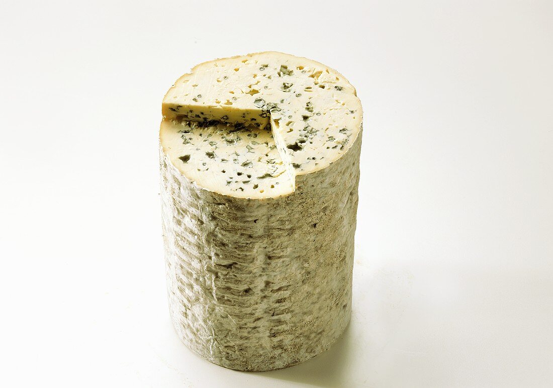 Fourme d'Ambert (strong-tasting blue cheese)