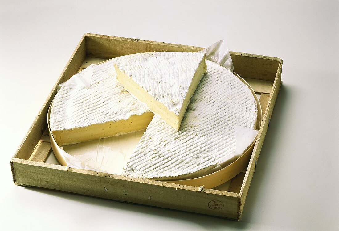 Brie de Meaux in wooden box