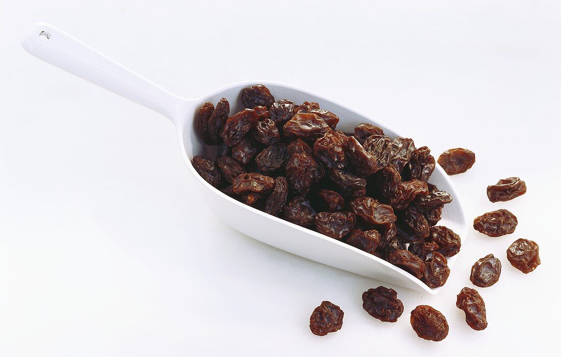 A scoopful of raisins