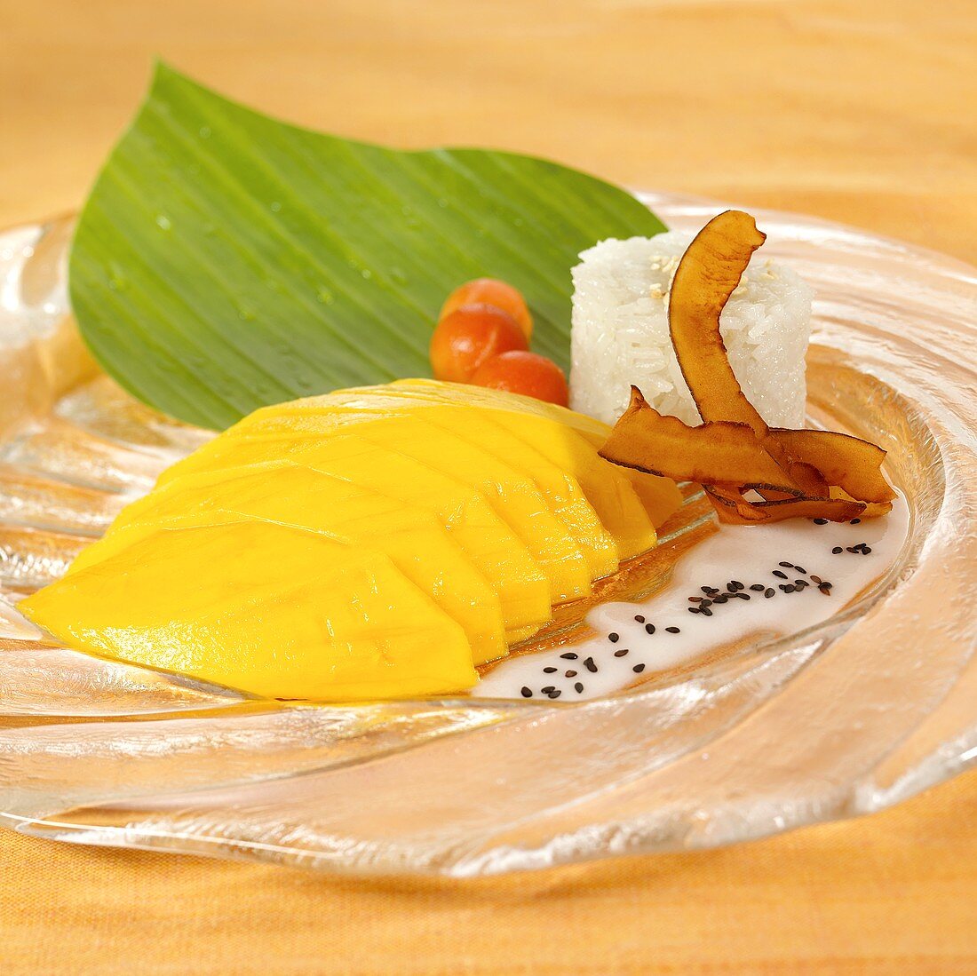 Mango slices with coconut rice