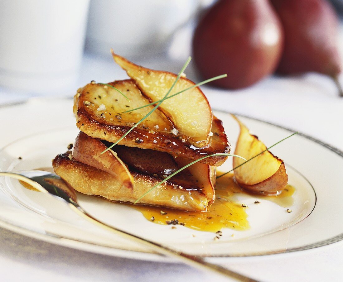 Gebratene Birnen mit Honig-Pfeffer-Sauce