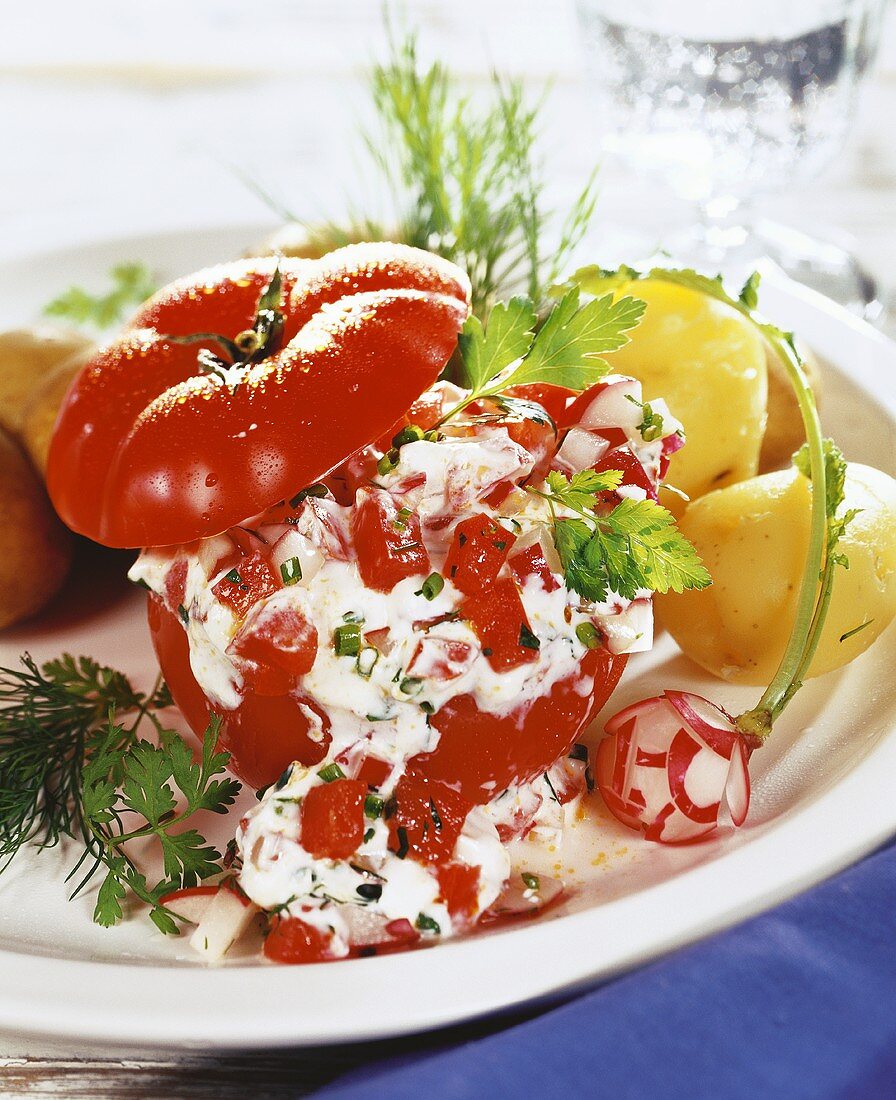 Tomato with quark stuffing and boiled potatoes