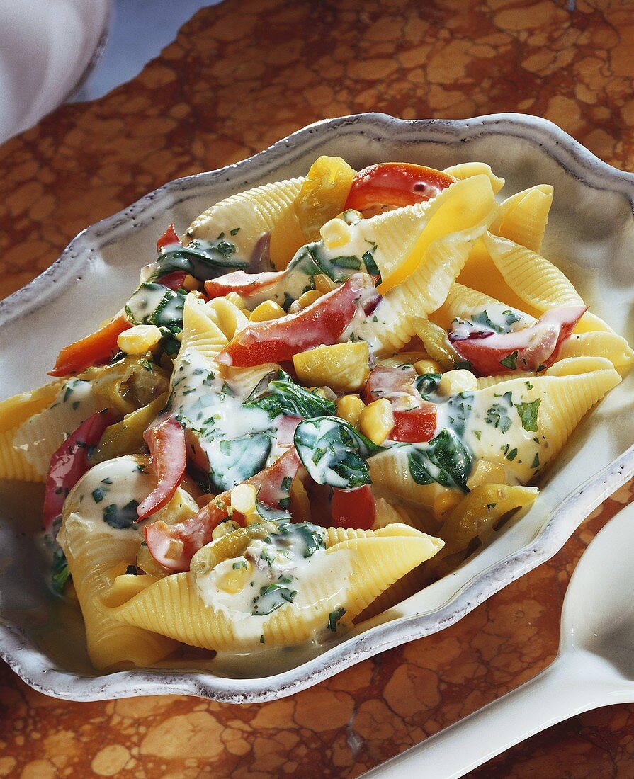 Pasta shells with spinach and sweetcorn sauce