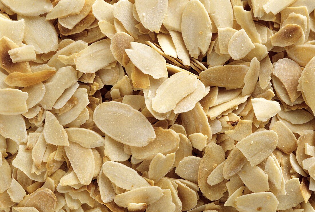 Flaked almonds (full-frame)