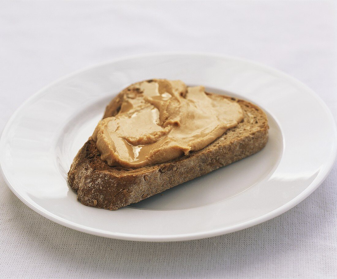 Belegtes Brot mit Erdnussbutter