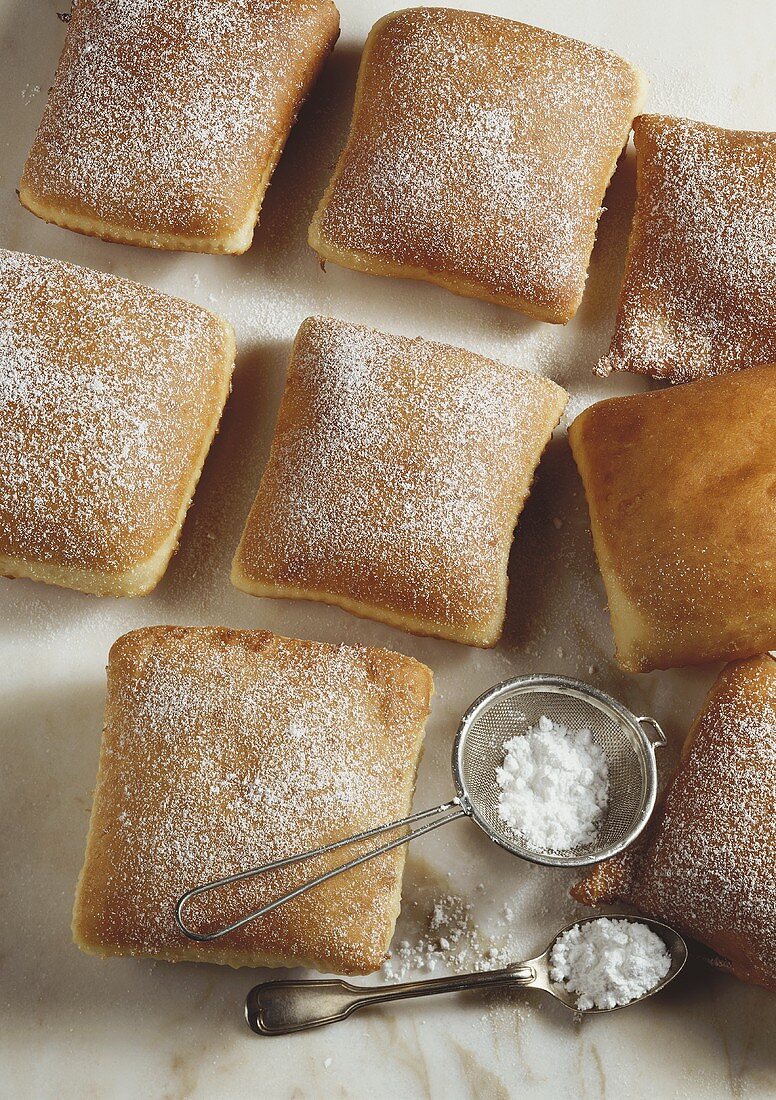 Kirchweihküchle (doughnuts with icing sugar from Franconia)