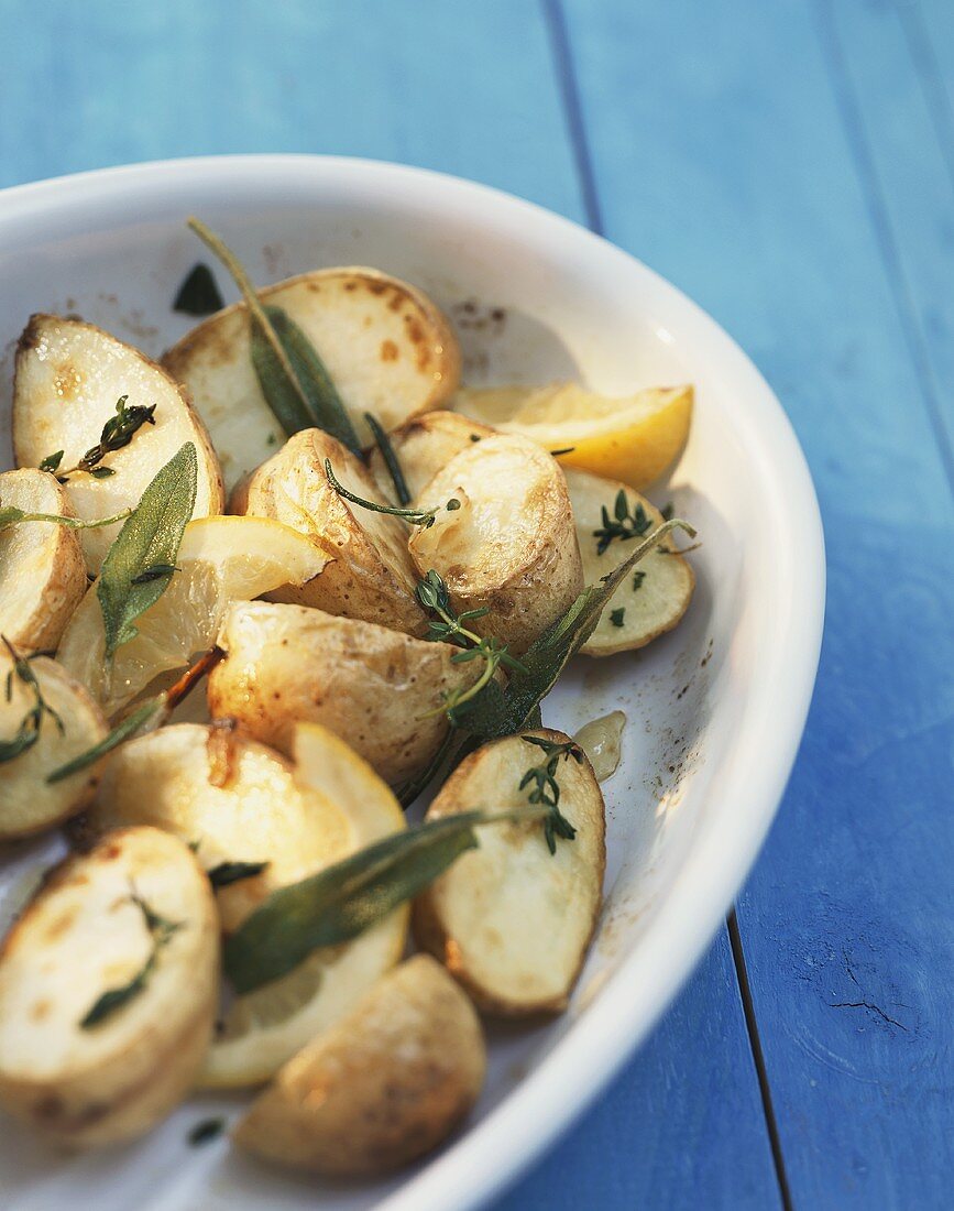 Oven-baked potatoes with lemon, herbs and garlic