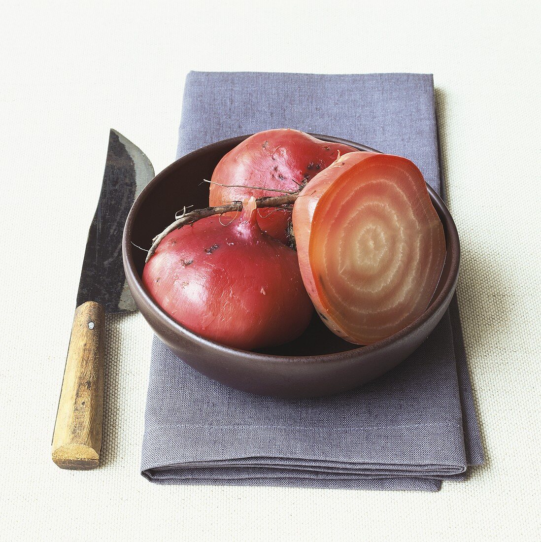 Boiled red onions