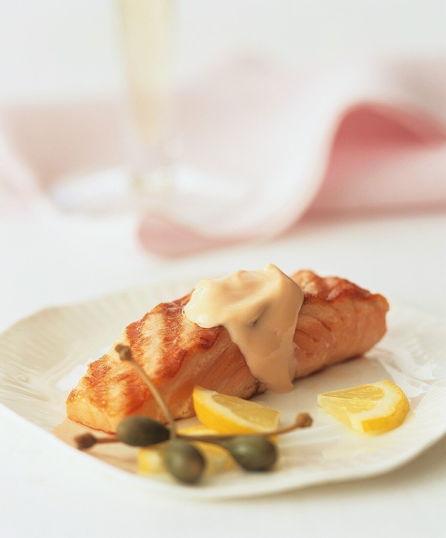 Seared salmon fillet with sauce, lemon and capers