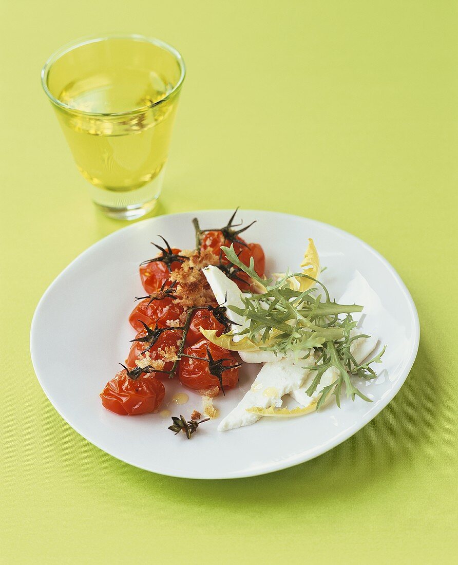 Roasted cherry tomatoes with sheep's cheese and salad