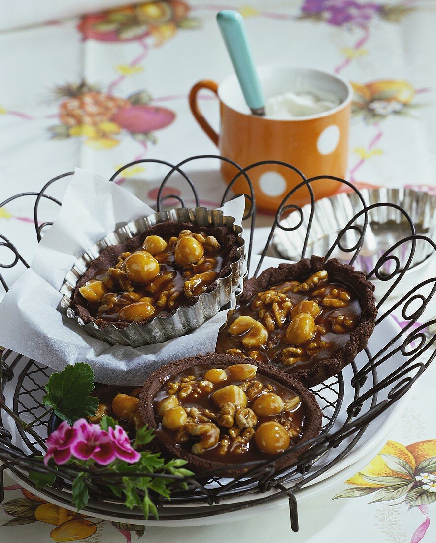 Chocolate tartlets with nuts in wire basket