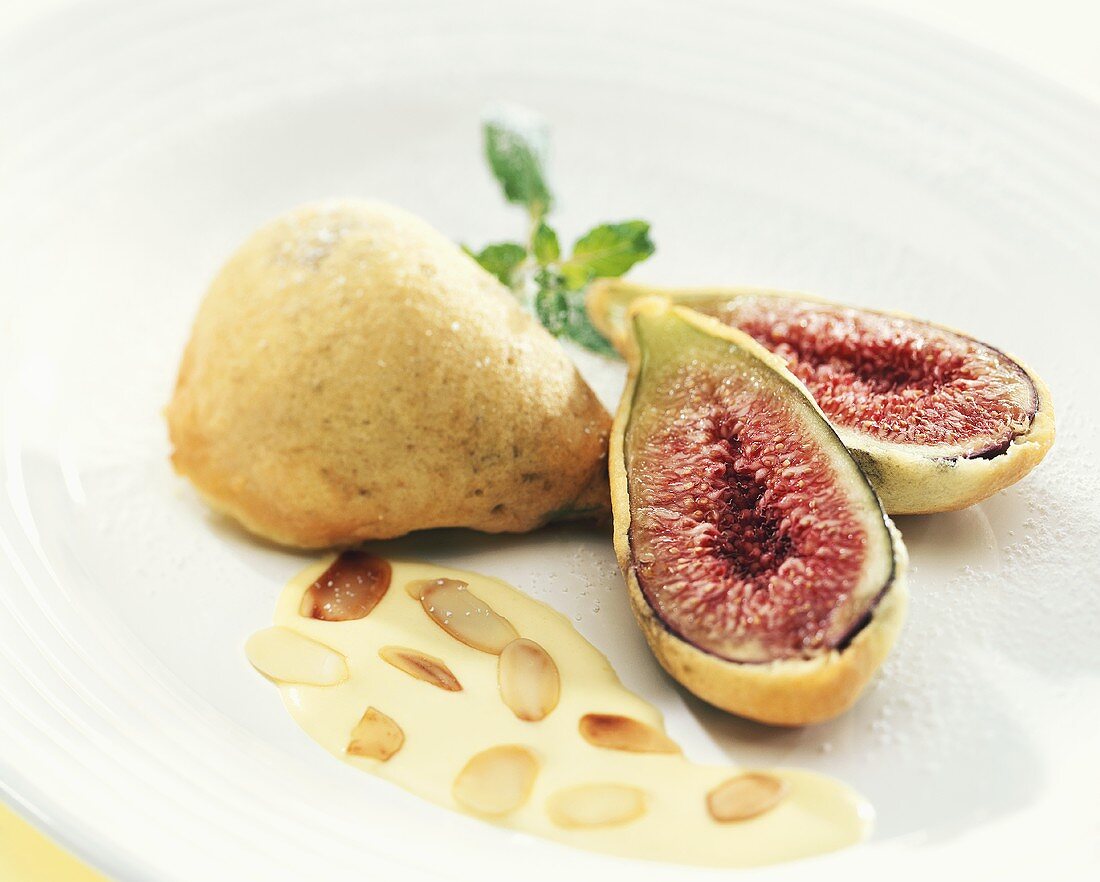 Baked figs with almond sauce