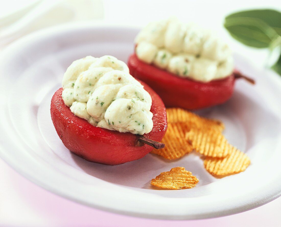 Pears in red wine stuffed with blue cheese cream