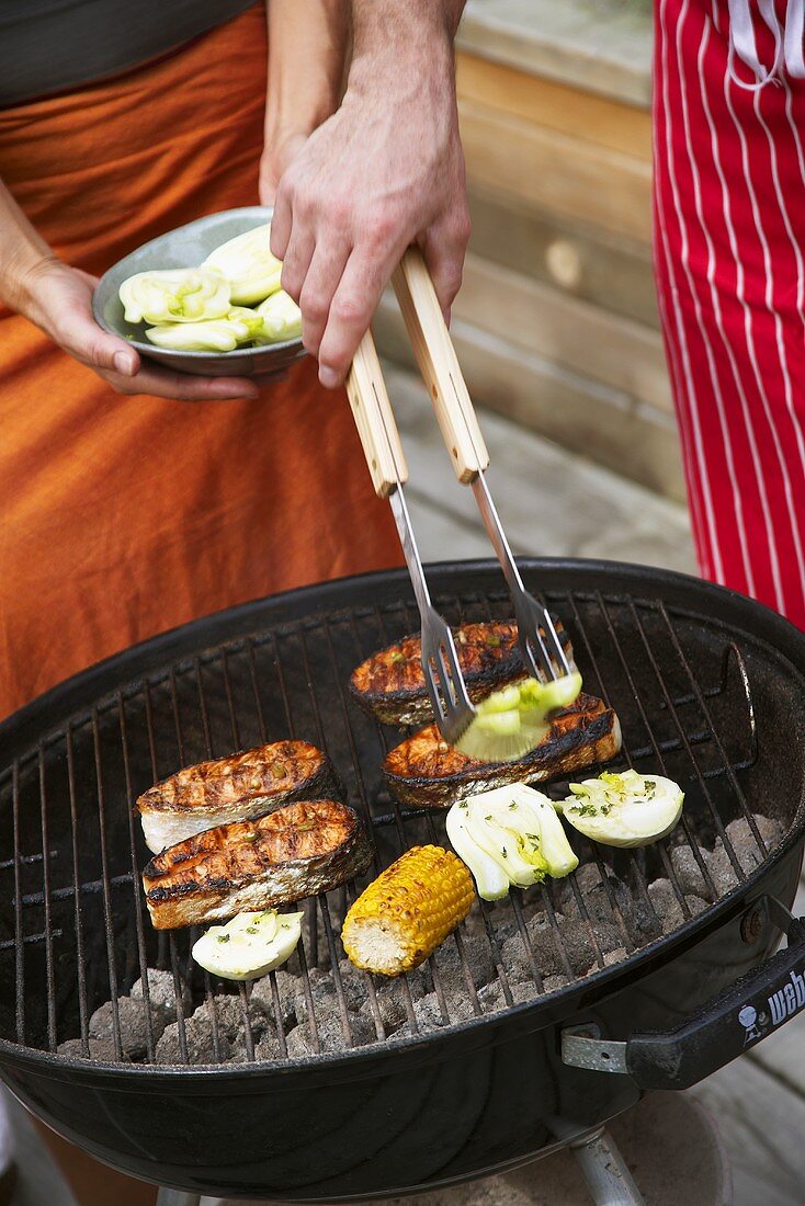 Barbecuing fish, fennel and sweetcorn