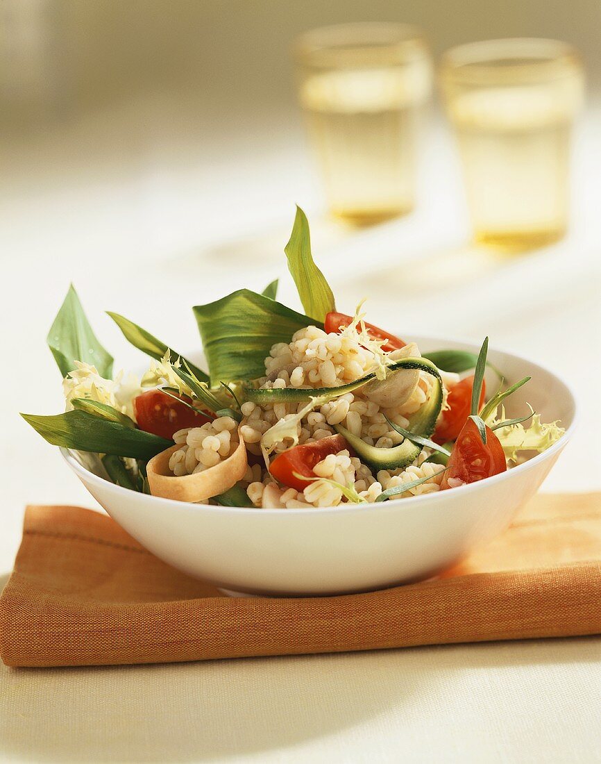 Wheat salad with ramsons (wild garlic) and tomatoes