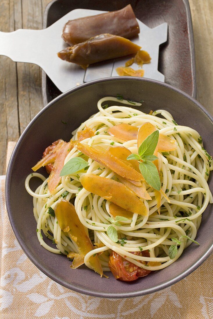 Spaghetti con la bottarga (Spaghetti with fish roe, Italy)