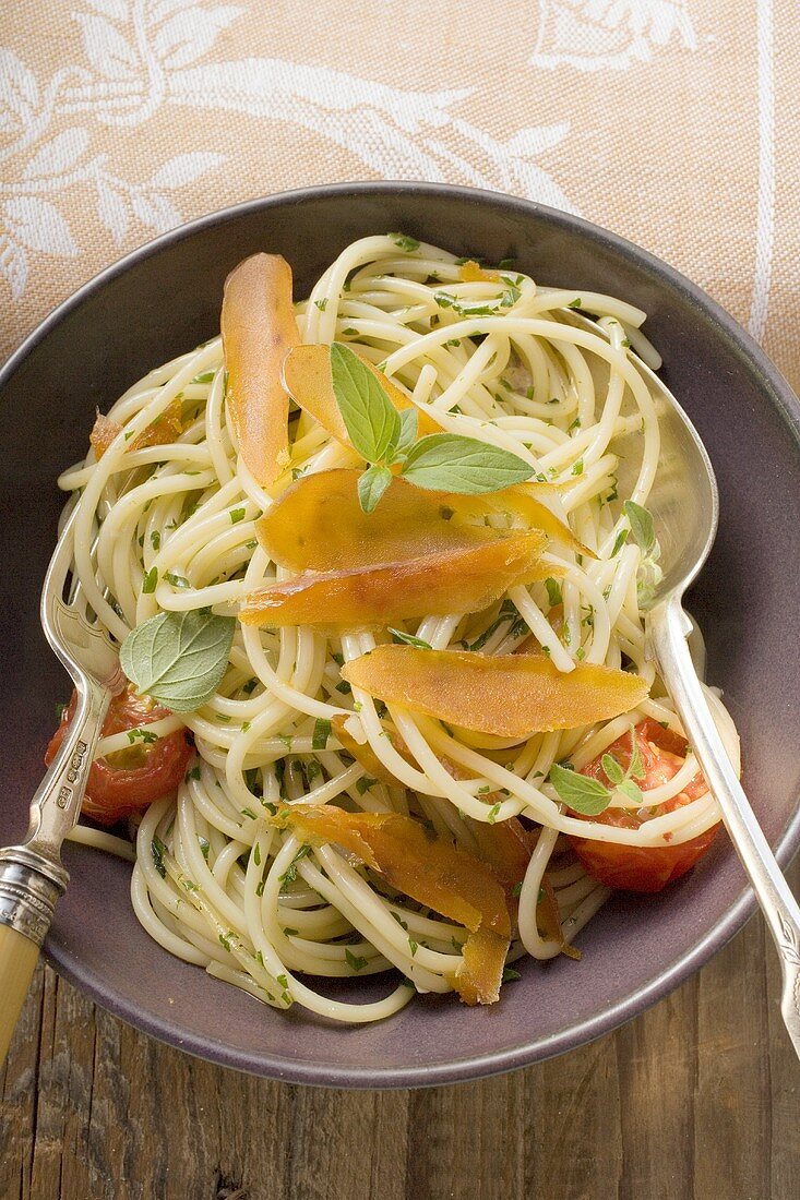 Spaghetti con la bottarga (Spaghetti with fish roe, Italy)