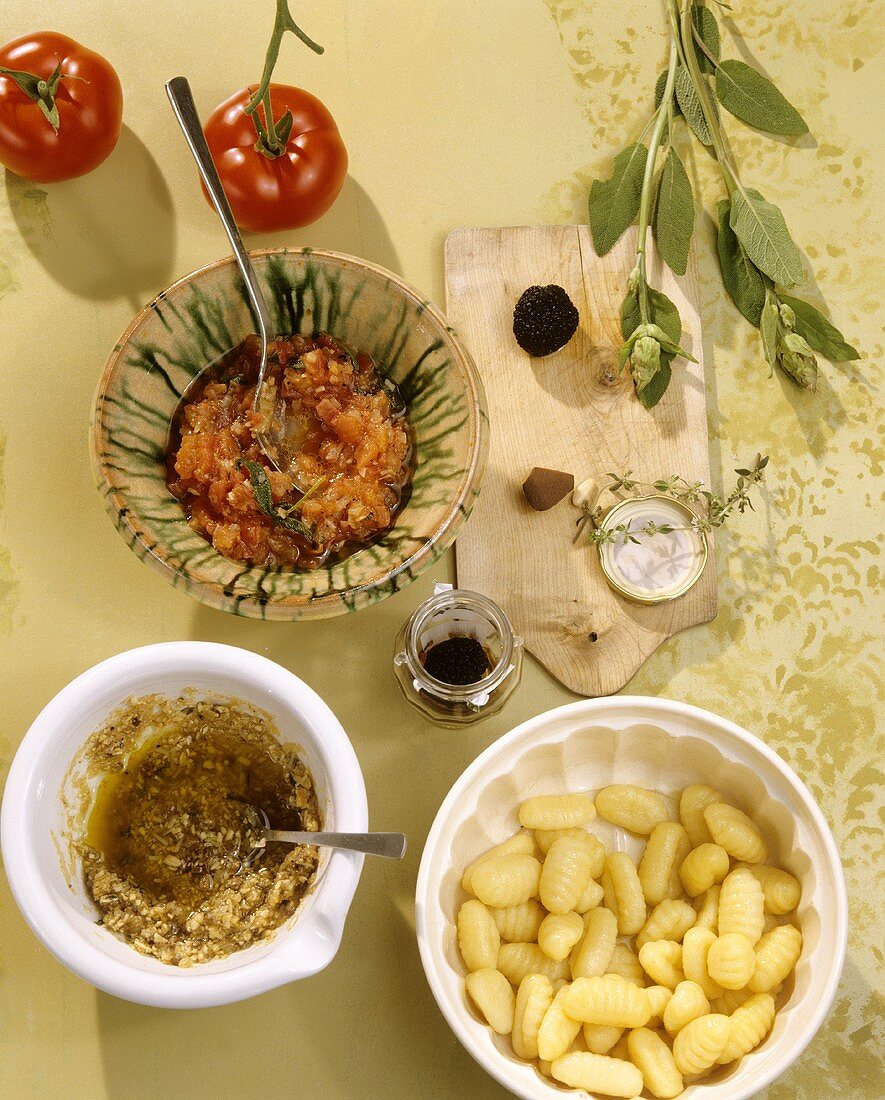 Gnocchi al pomodoro e gnocchi al tartufo (Gnocchigerichte)