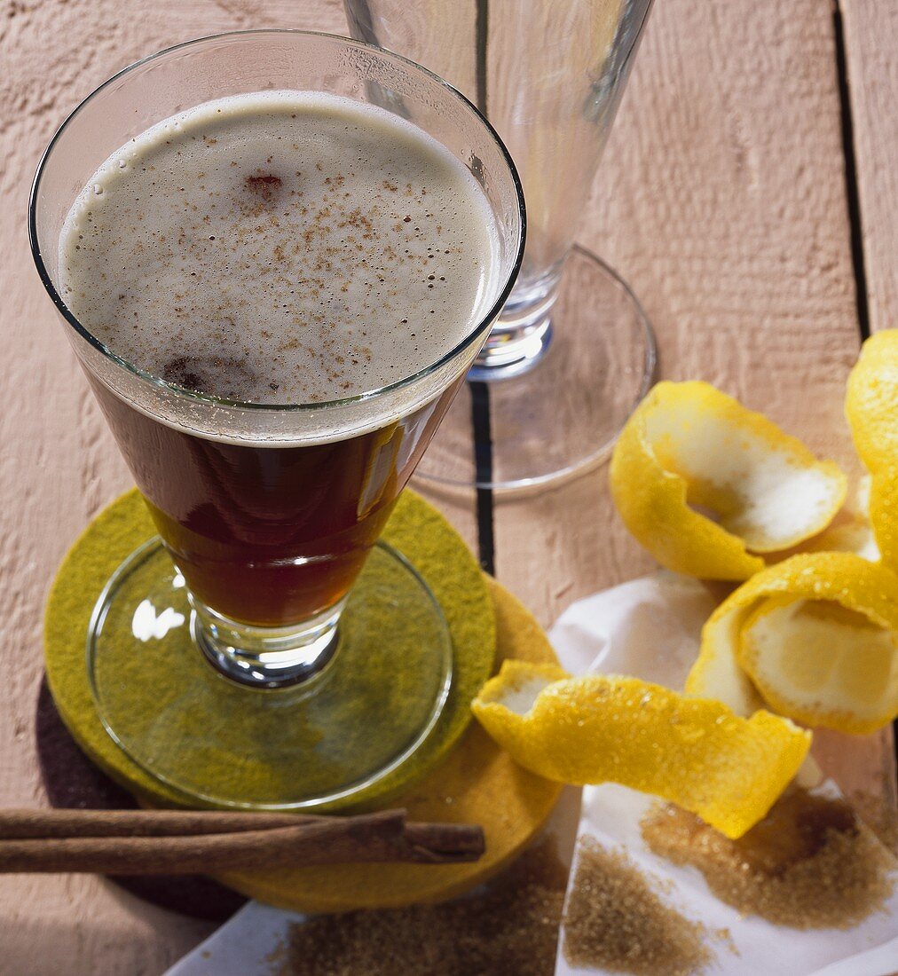 Kaffee Cremat mit Brandy, Rum und Zimt