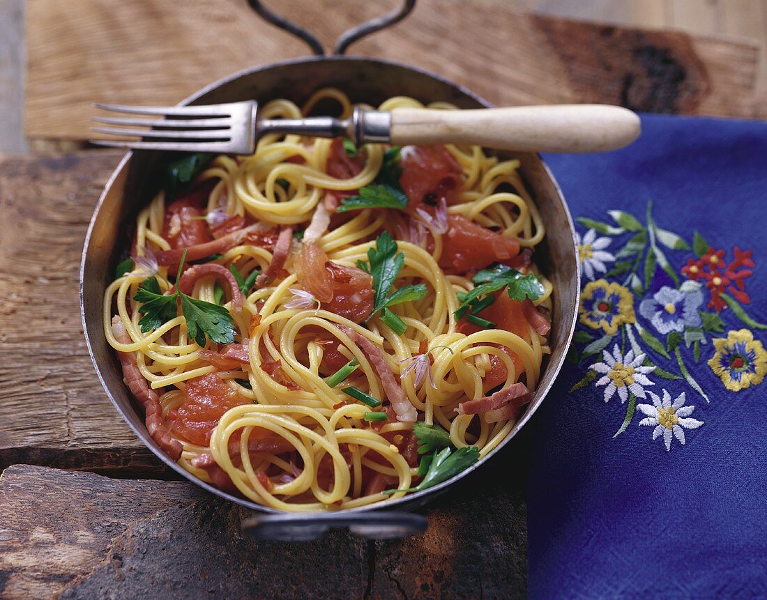 Spaghetti dell'alpinista (Spaghetti with bacon sauce & tomatoes)