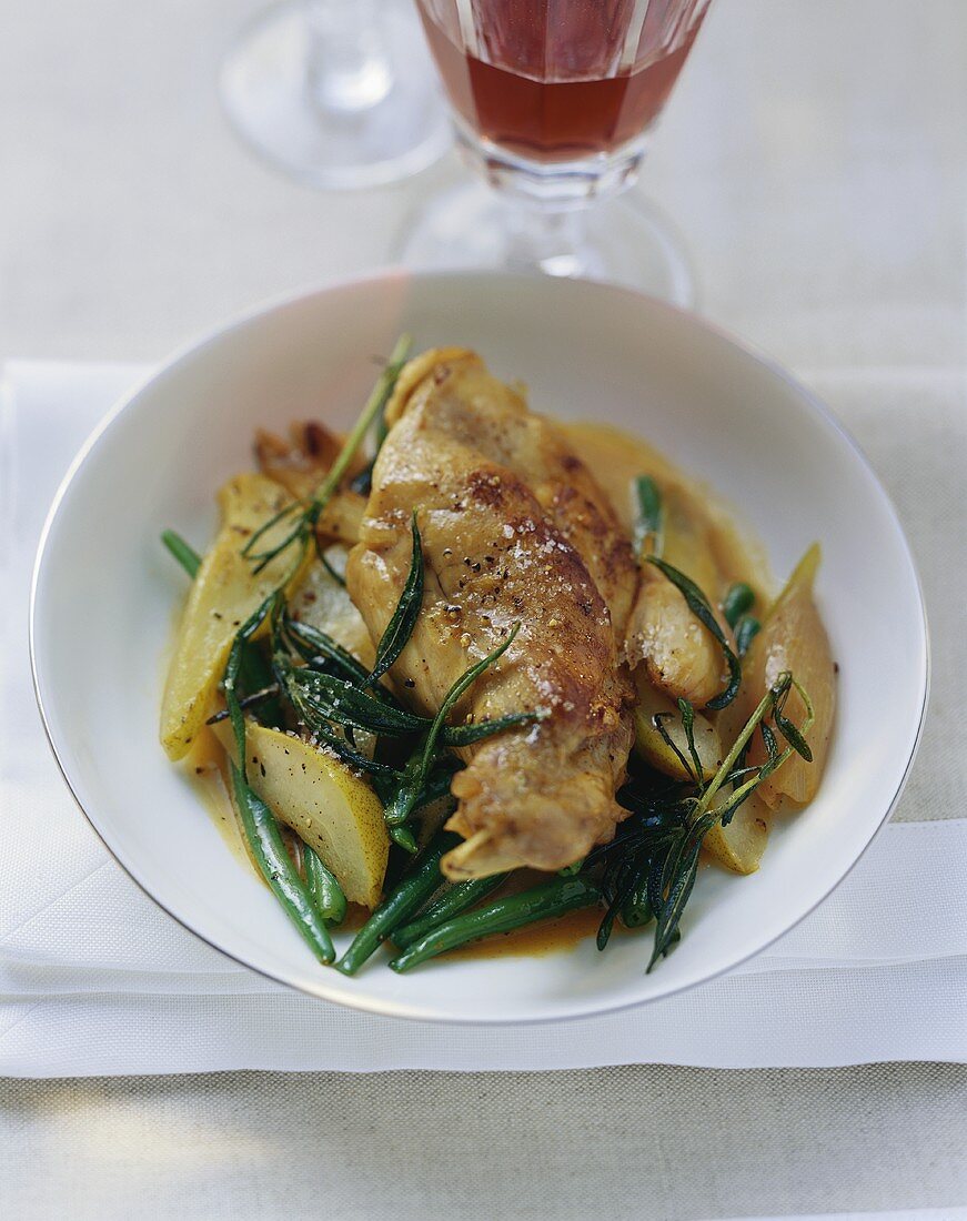 Rabbit legs with green beans and pears