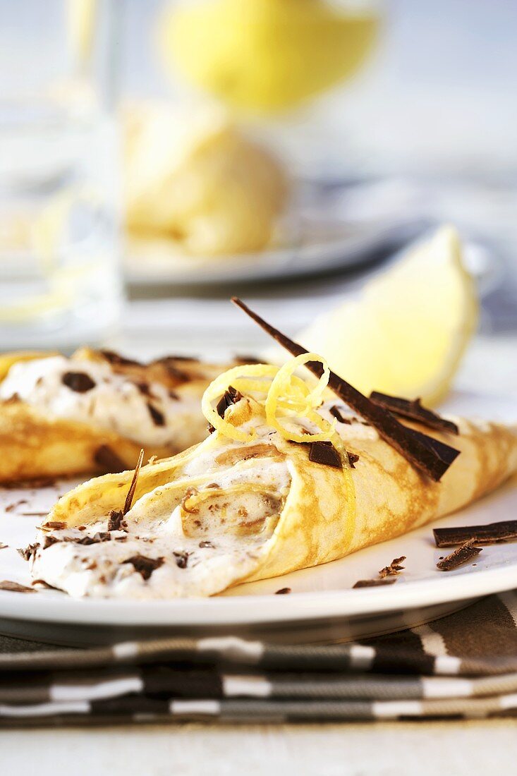 Crepes with quark and chocolate shavings