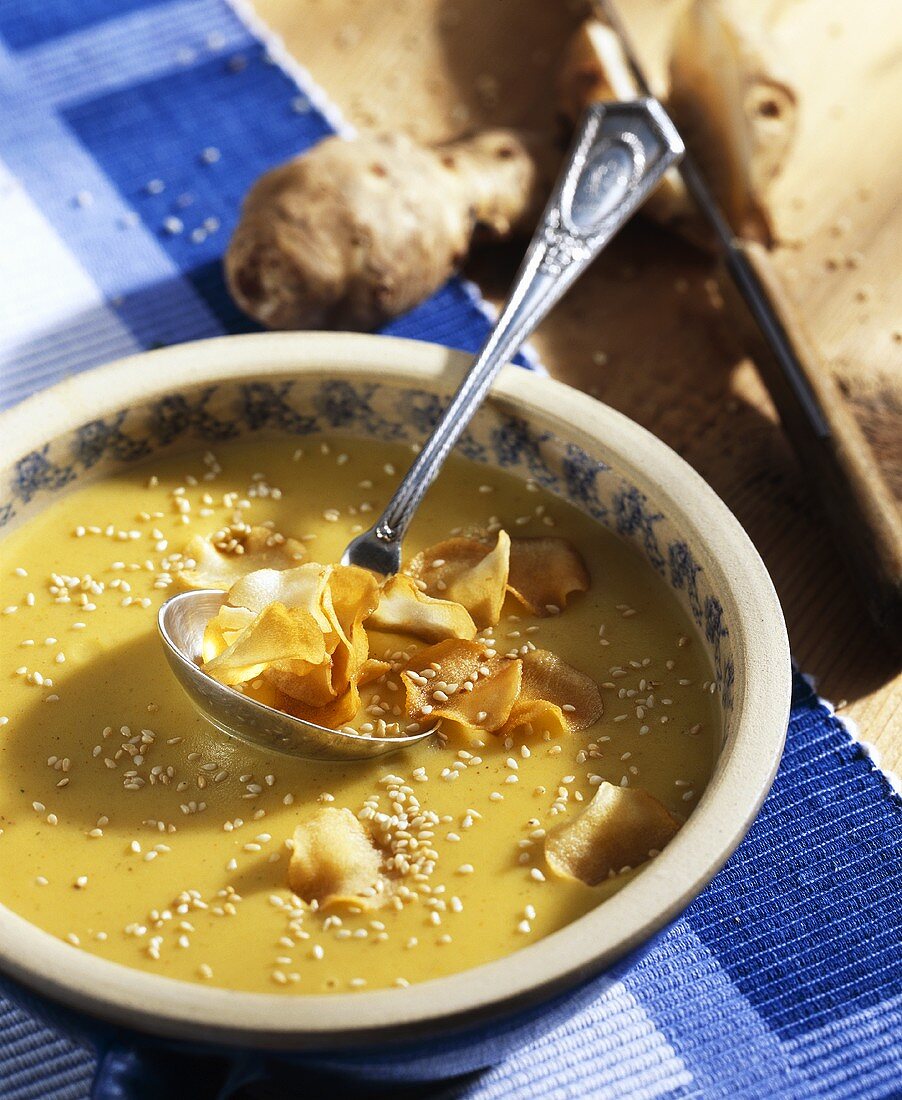 Jerusalem artichoke soup with sesame seeds & vegetable crisps