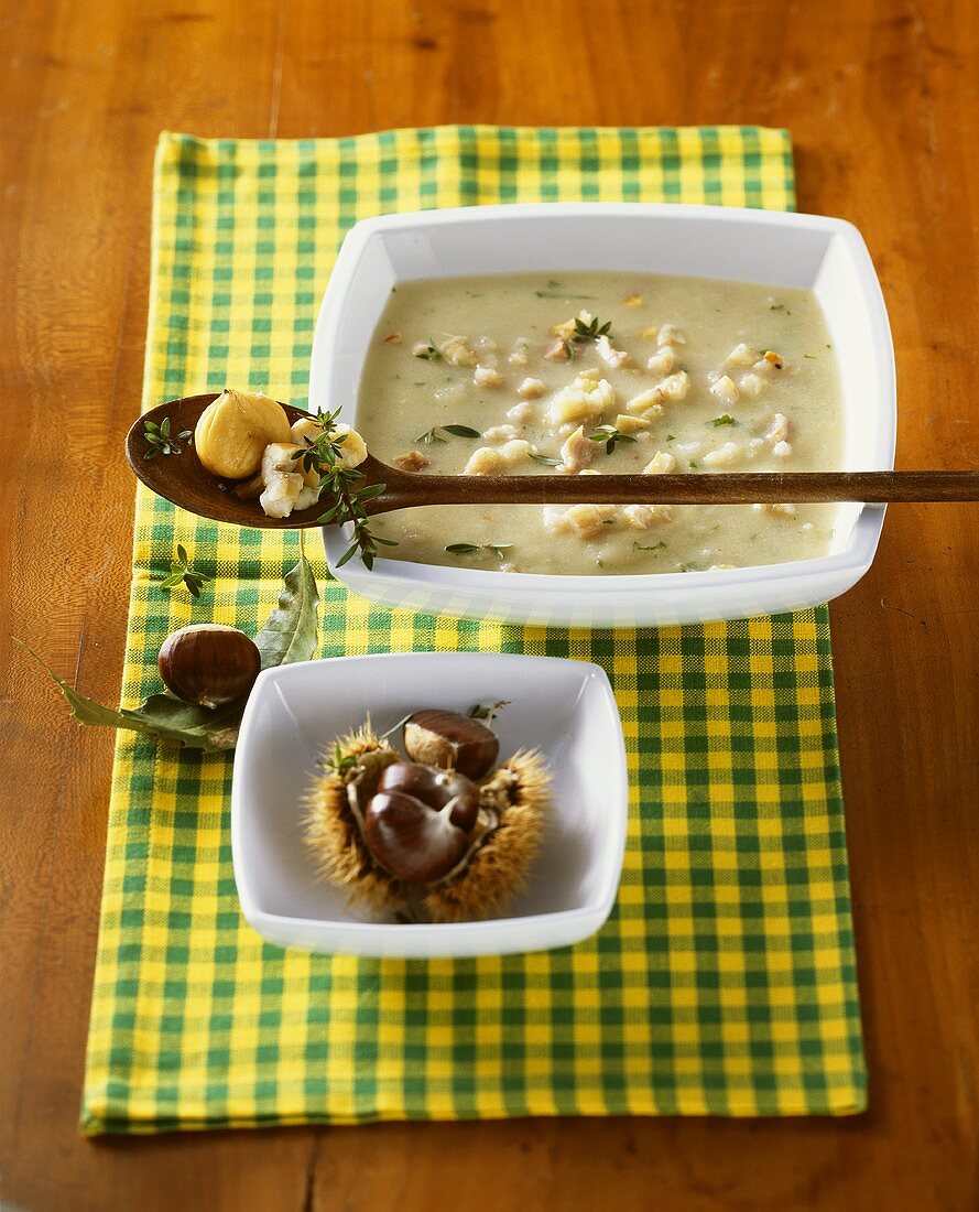 Kohlrabi soup with chestnuts