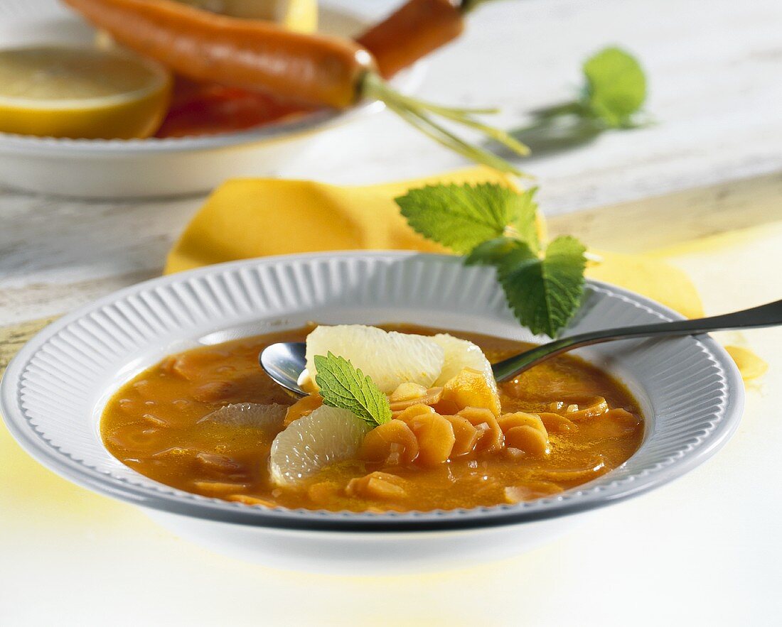 Carrot soup with grapefruit