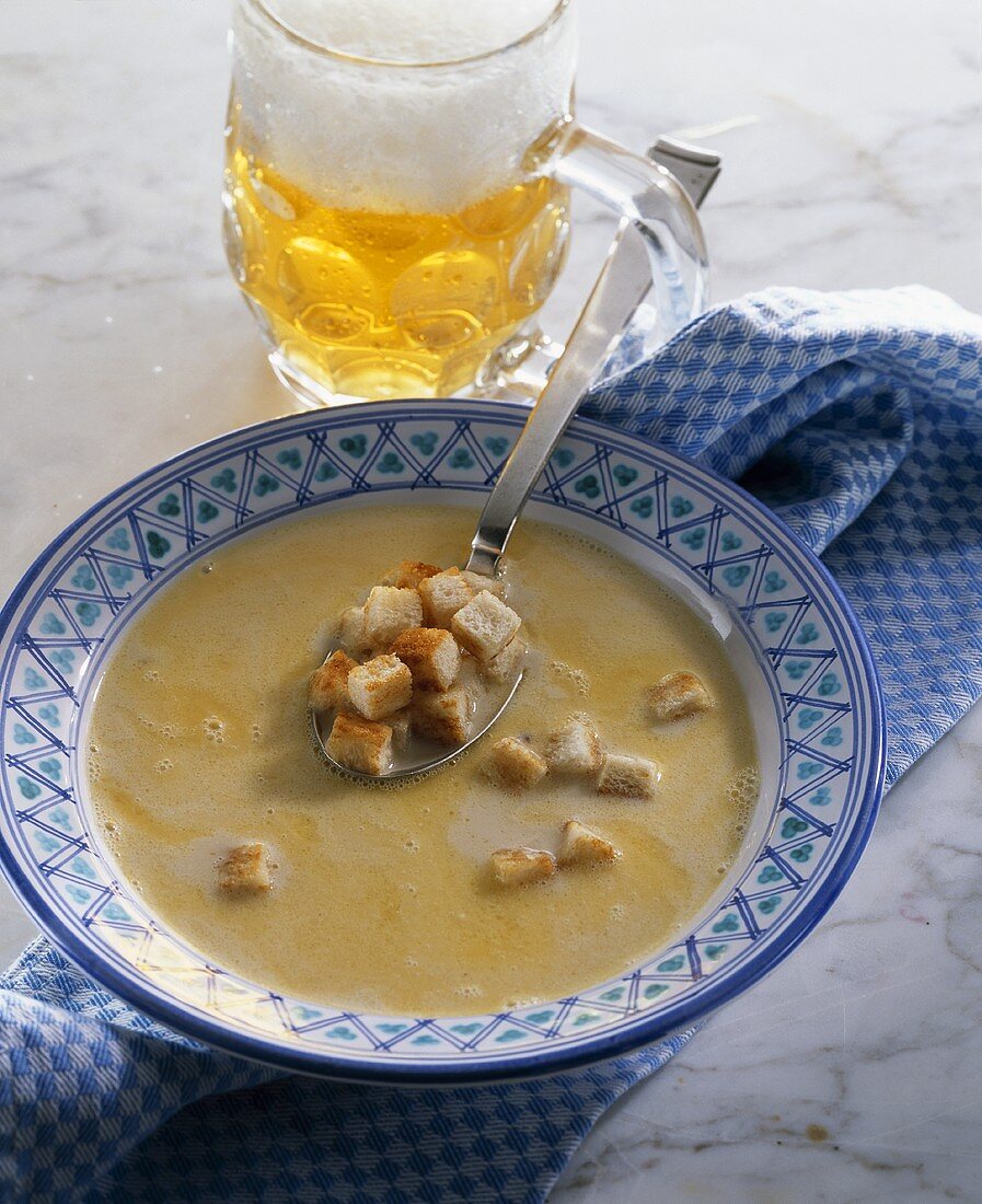 Münchner Biersuppe mit Croûtons