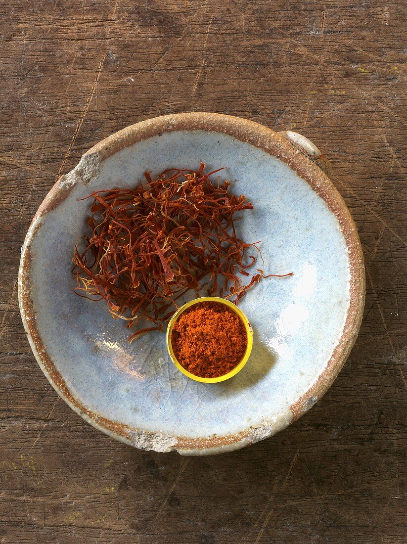 Saffron threads and saffron powder in bowl