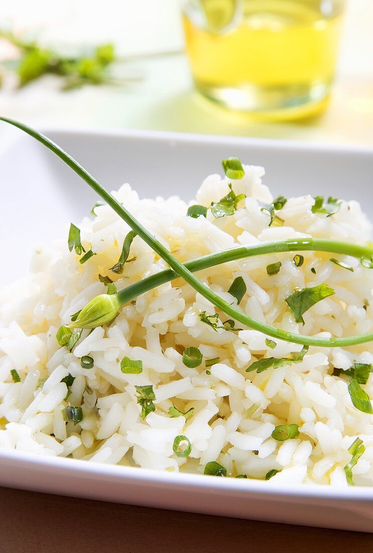 Boiled rice with chives