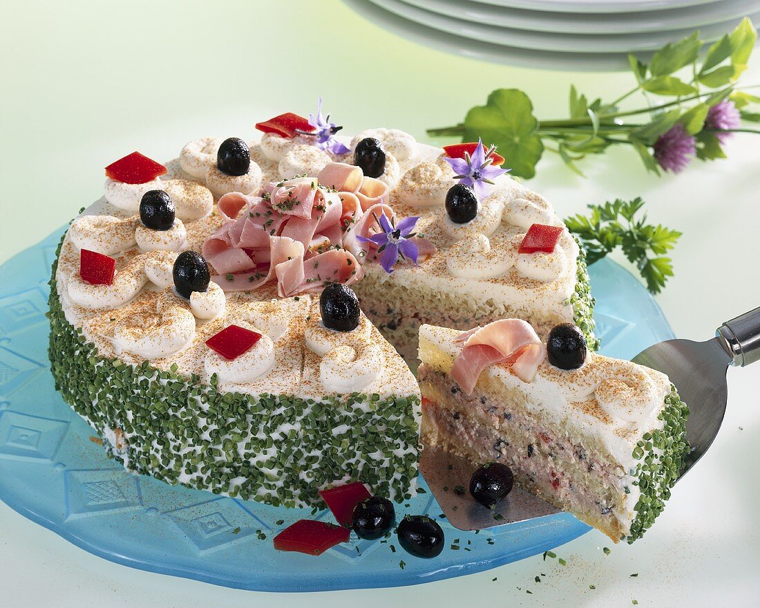 Schinken-Ricotta-Oliven-Torte, angeschnitten