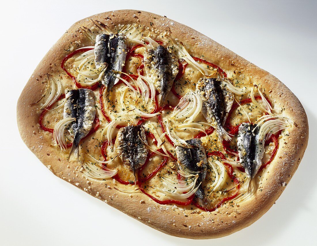 Pizza mit Sardinen und Zwiebeln