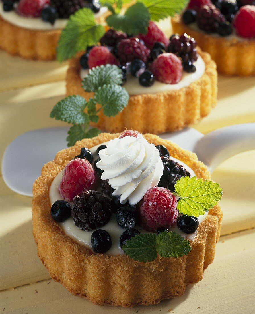 Small berry flans with vanilla cream and lemon balm