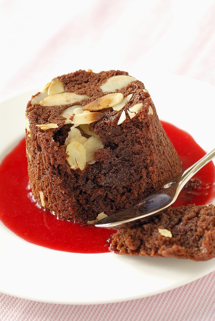 Moelleux au chocolat with raspberry sauce (France)