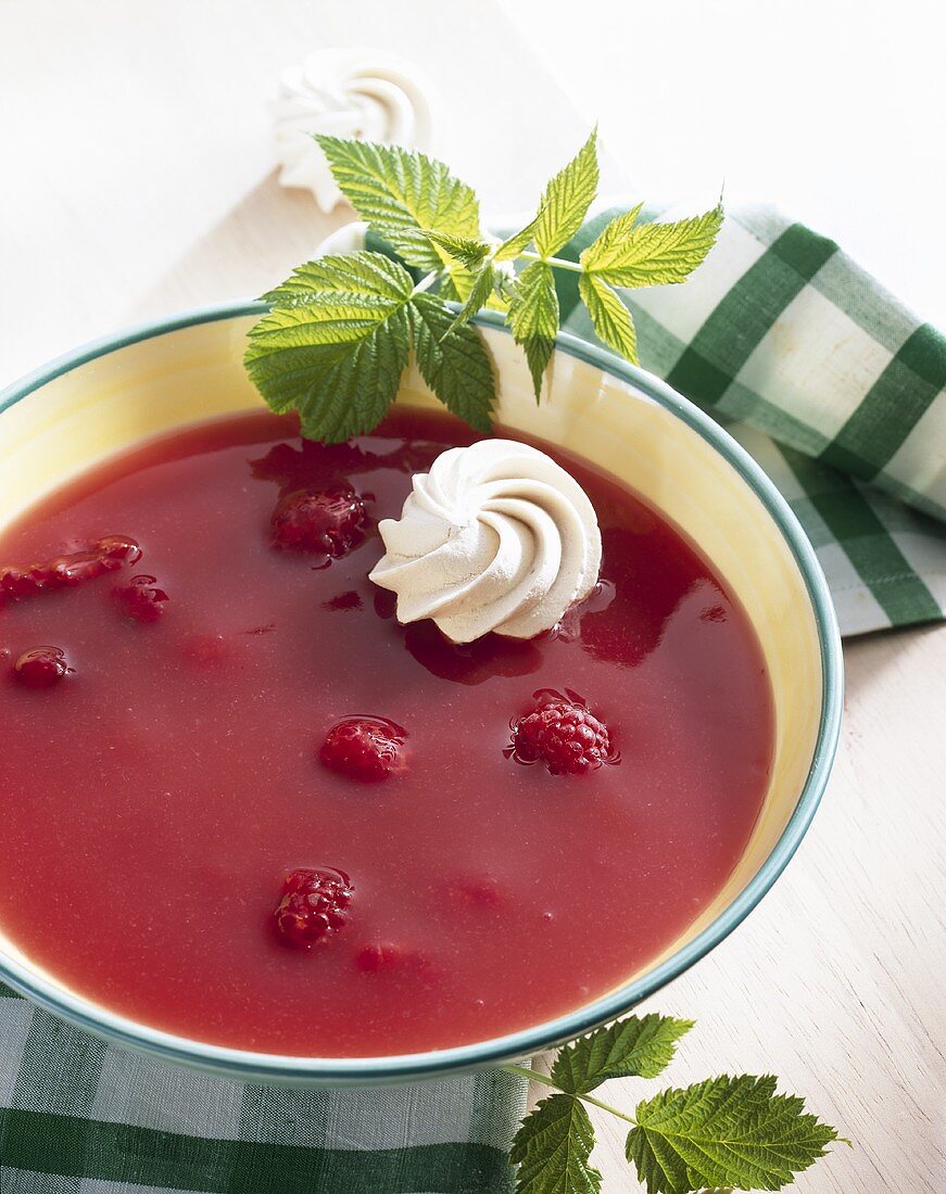 Cold raspberry soup with meringues