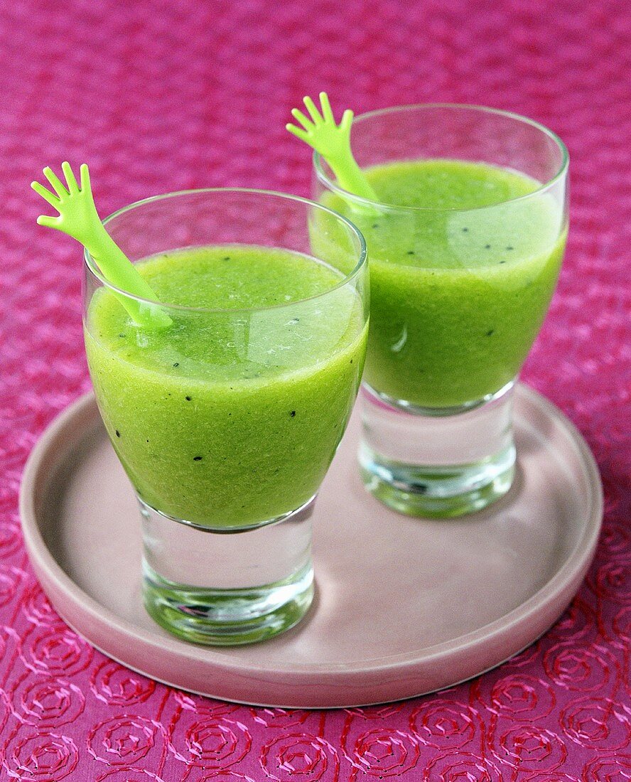 Zwei Kiwi-Zitronen-Smoothies