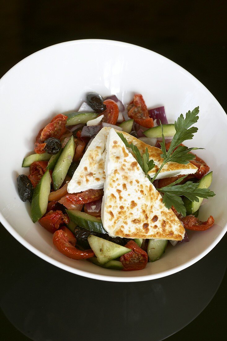 Vegetable salad with fried Haloumi cheese