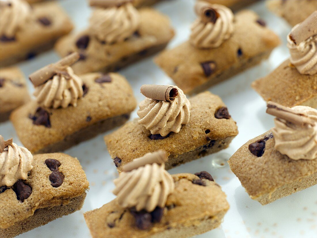 Madeleines with chocolate chips