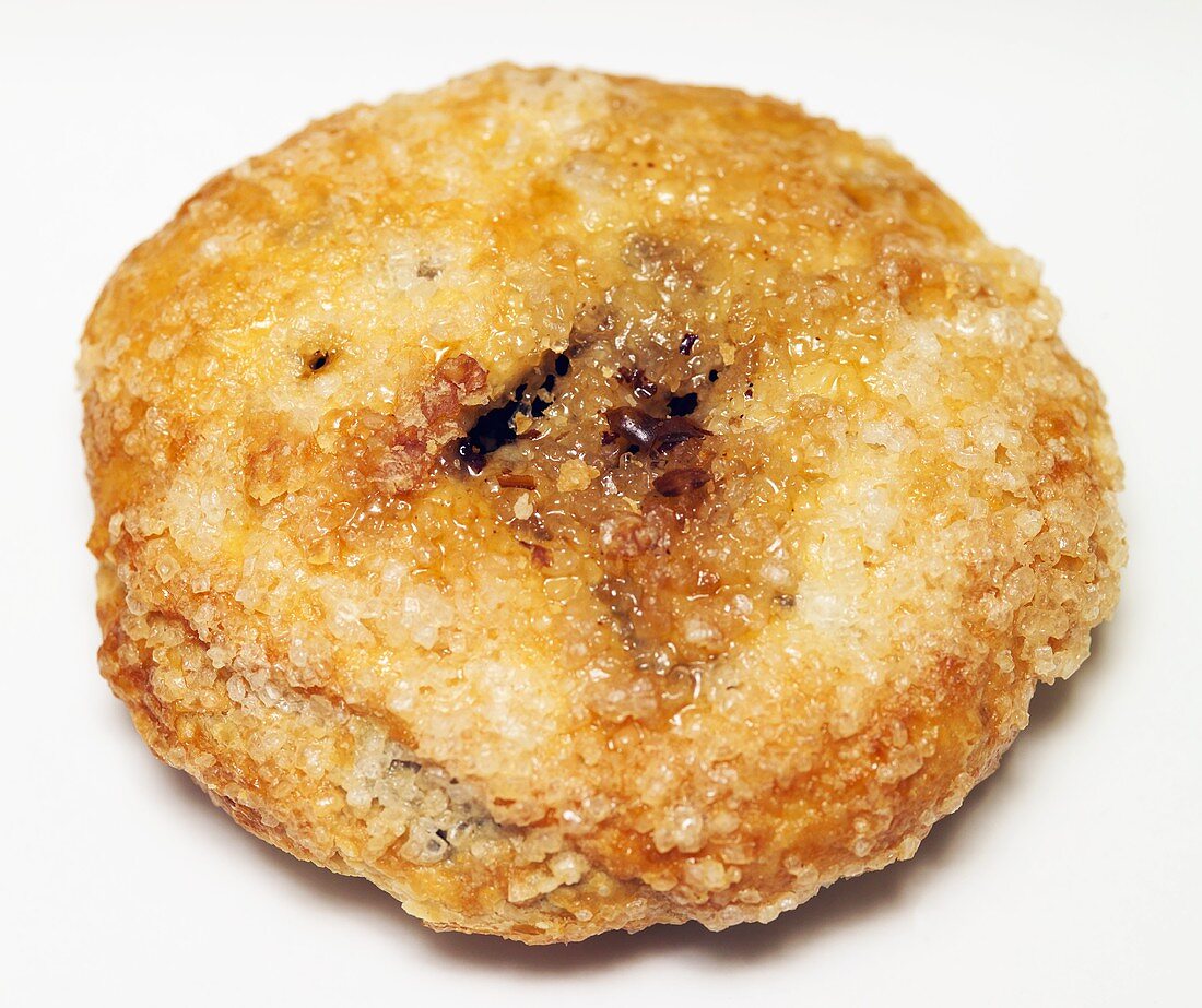 Eccles cake (flaky pastry filled with currants, England)