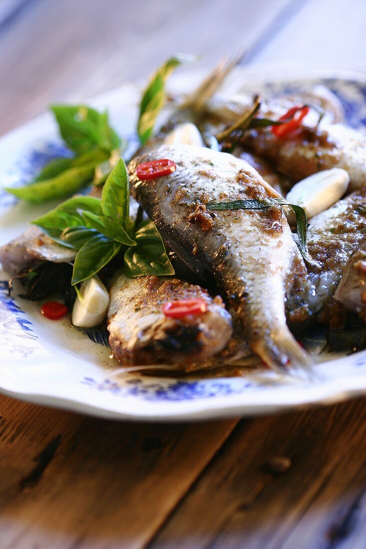 Fried roach in nut sauce with garlic and chillies
