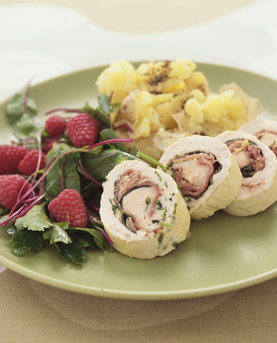 Hähnchenroulade mit Salbei und Parmaschinken